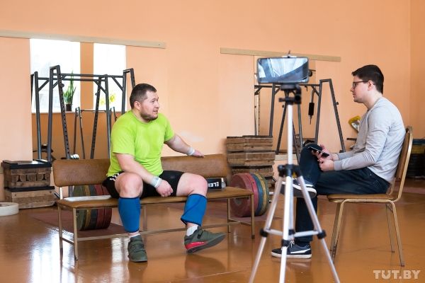 "Бывало, просил уборщиц снимать меня". Как олимпийский чемпион Арямнов стал блогером на YouTube