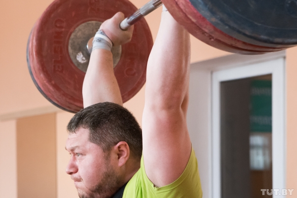 "Бывало, просил уборщиц снимать меня". Как олимпийский чемпион Арямнов стал блогером на YouTube