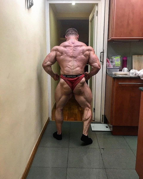 Олег Крывый набирает мускулатуру