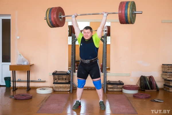 "Бывало, просил уборщиц снимать меня". Как олимпийский чемпион Арямнов стал блогером на YouTube