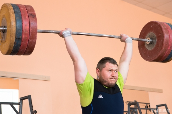 "Бывало, просил уборщиц снимать меня". Как олимпийский чемпион Арямнов стал блогером на YouTube