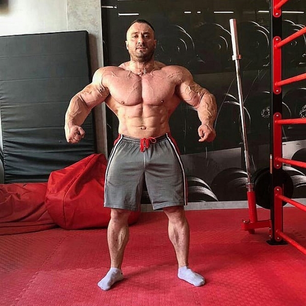 Олег Крывый набирает мускулатуру