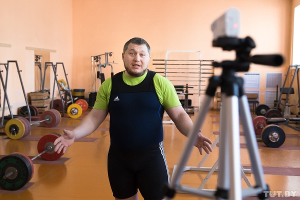 "Бывало, просил уборщиц снимать меня". Как олимпийский чемпион Арямнов стал блогером на YouTube